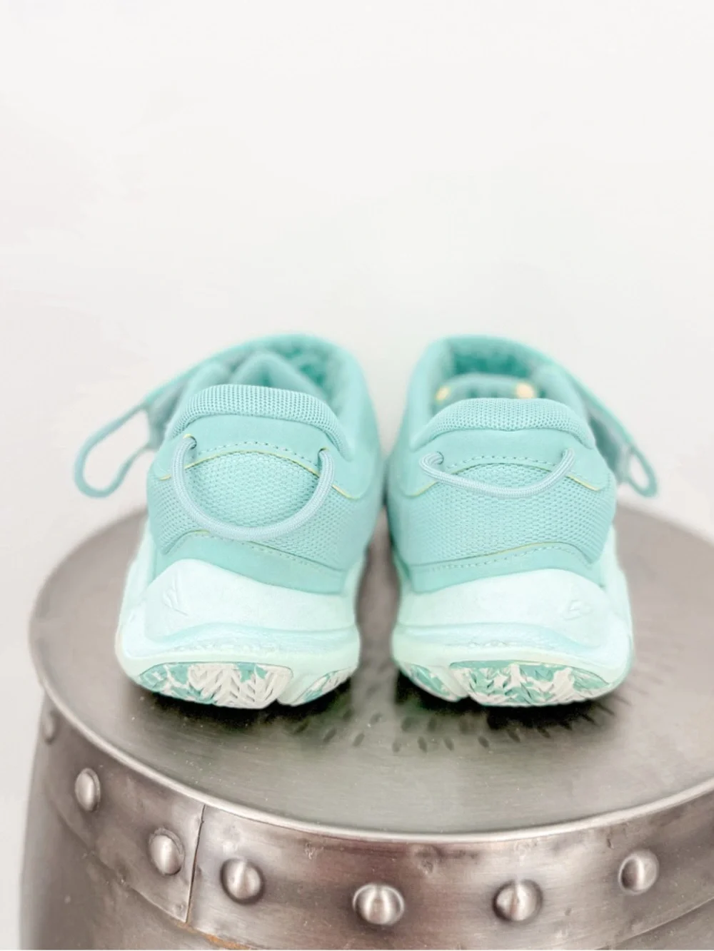 Nike Kids Sneakers in Mint with Light Purple Accents